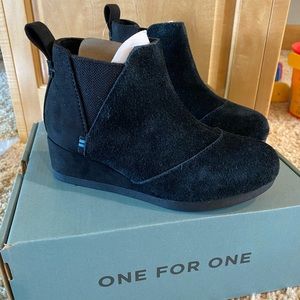 🚫 SOLD 🚫 New Toms kids size 12